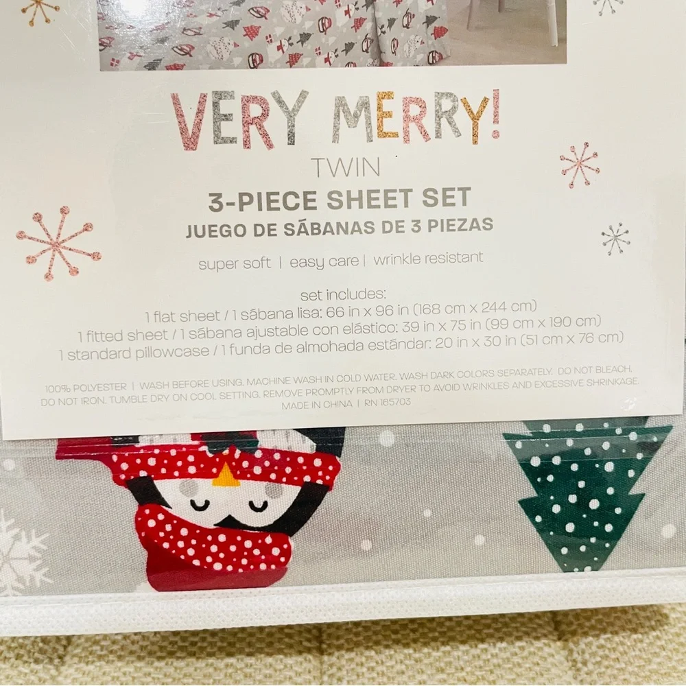 Very Merry Twin 3-Piece‎ Sheet Set Christmas Holiday Penguins Polar Bears Gray